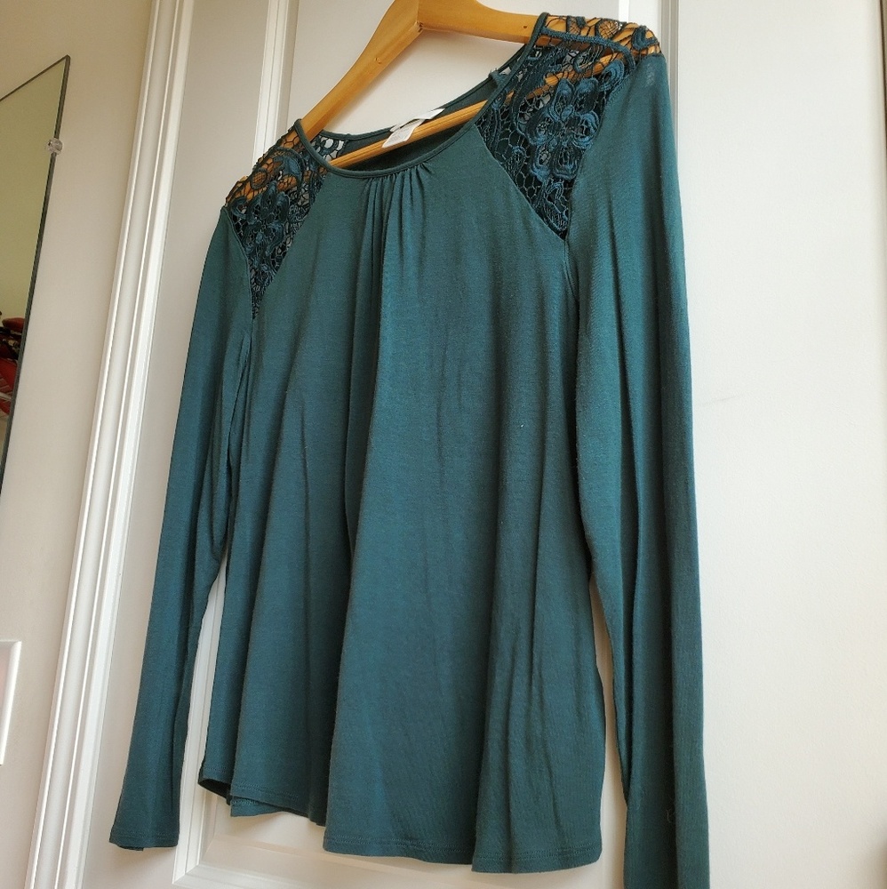 <H&M > Green Long Sleeve Lace shoulder